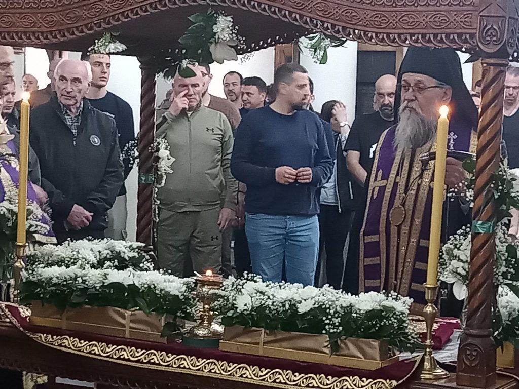 Свечано изношење плаштанице у Врању на Велики петак