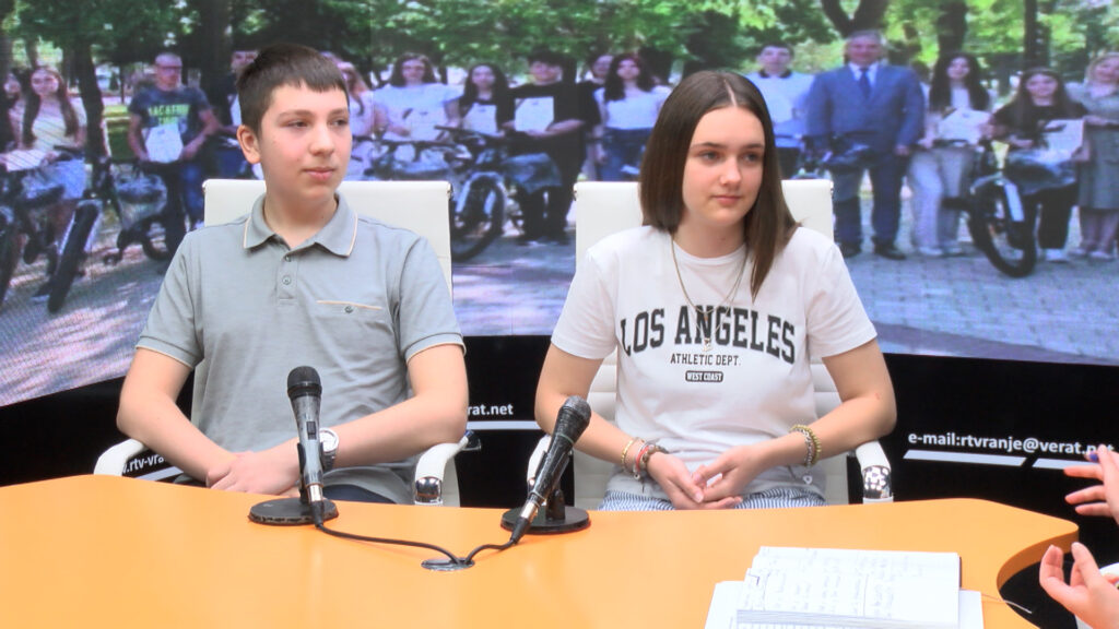 Анђела Савић и Давид Станојковић ђаци генерације