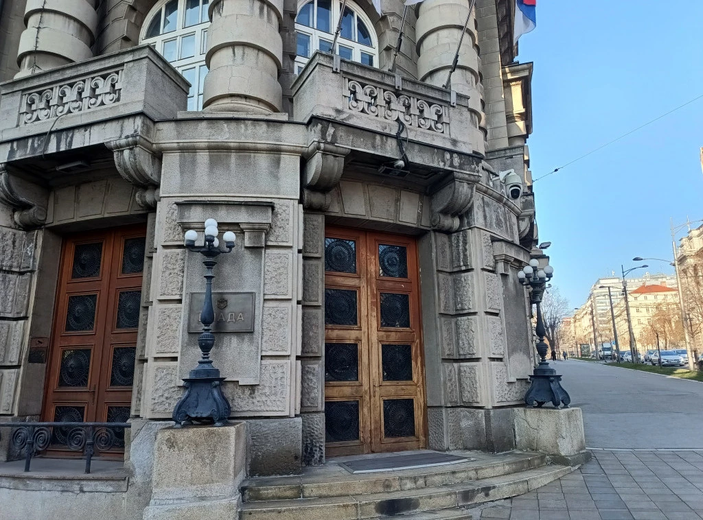 Влада Србије усвојила уредбу о ограничавању маржи на 20 одсто за производе из 23 категорије
