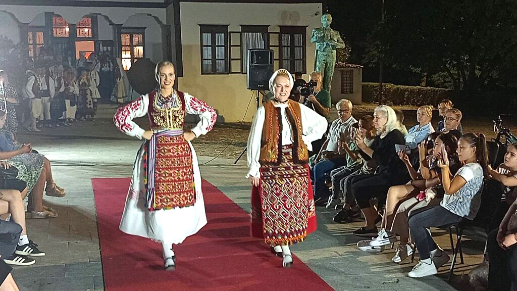 Друга ревија ношњи: Јединствен догађај у Врању
