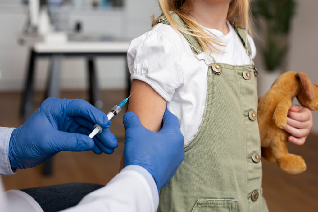 НЕ БОЈИ СЕ КО ЈЕ ЗДРАВ: Вакцинација деце