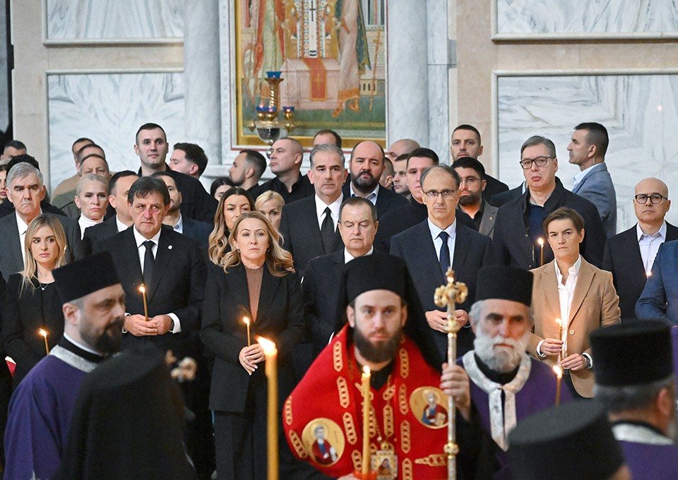 Патријарх Порфирије у Храму Светог Саве служио парастос страдалима у Новом Саду