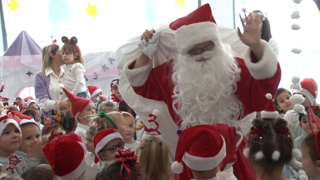 Новогодишња чаролија у вртићу Бајка