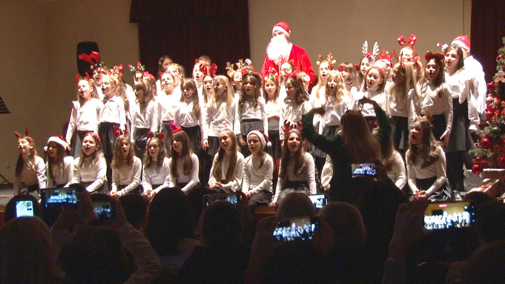 Испраћај старе године уз музику и песму