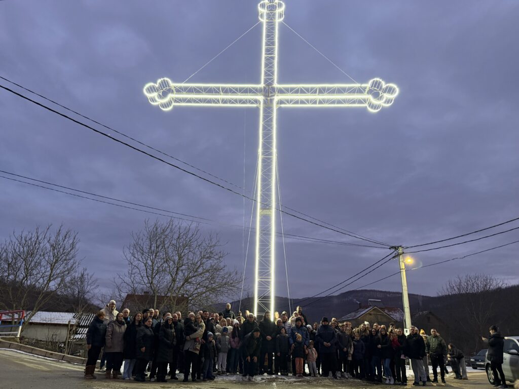 Освештан крст висок 20 метара у селу Тибужде