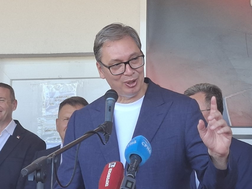 Вучић у Дрвару: У наредних 15 дана додатних 140.000 евра за Јумко