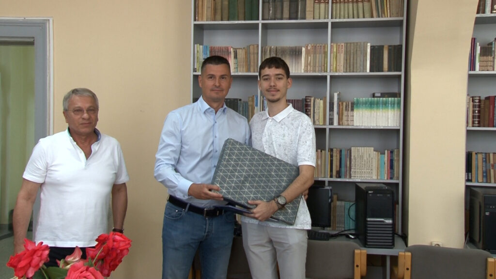 Жуто цвеће: Подршка талентима и инспирација за нове генерације