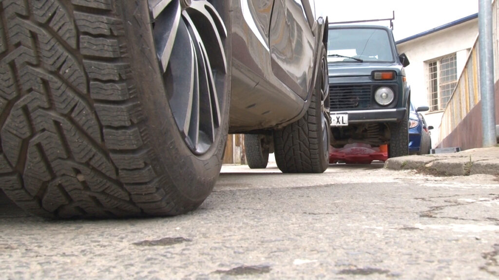 Возачи, не журите са заменом гума