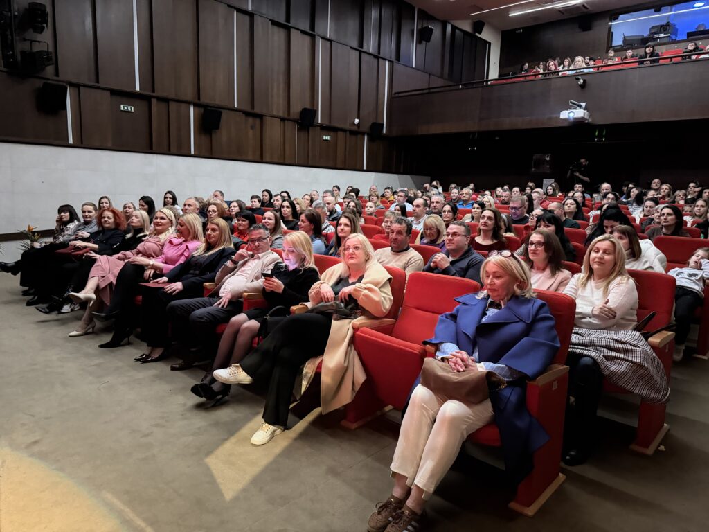 Промовисана монографија о четири деценије рада шесте школе