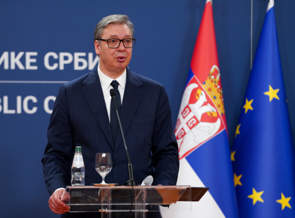 Председник Александар Вучић разговарао у Београду са економистом Џефријем Саксом