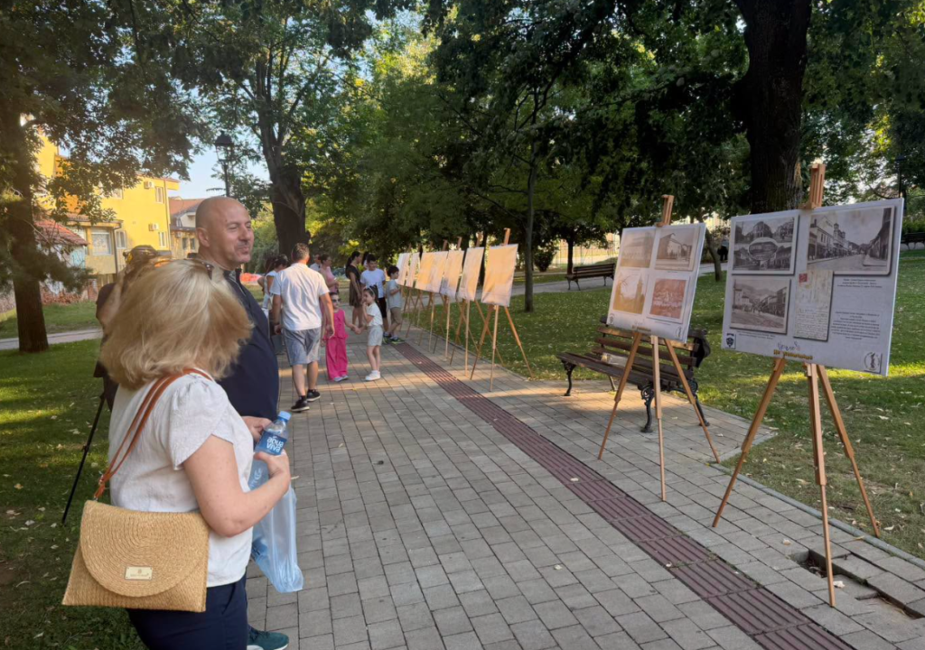Отворена изложба разгледница “Врање на успоменама“