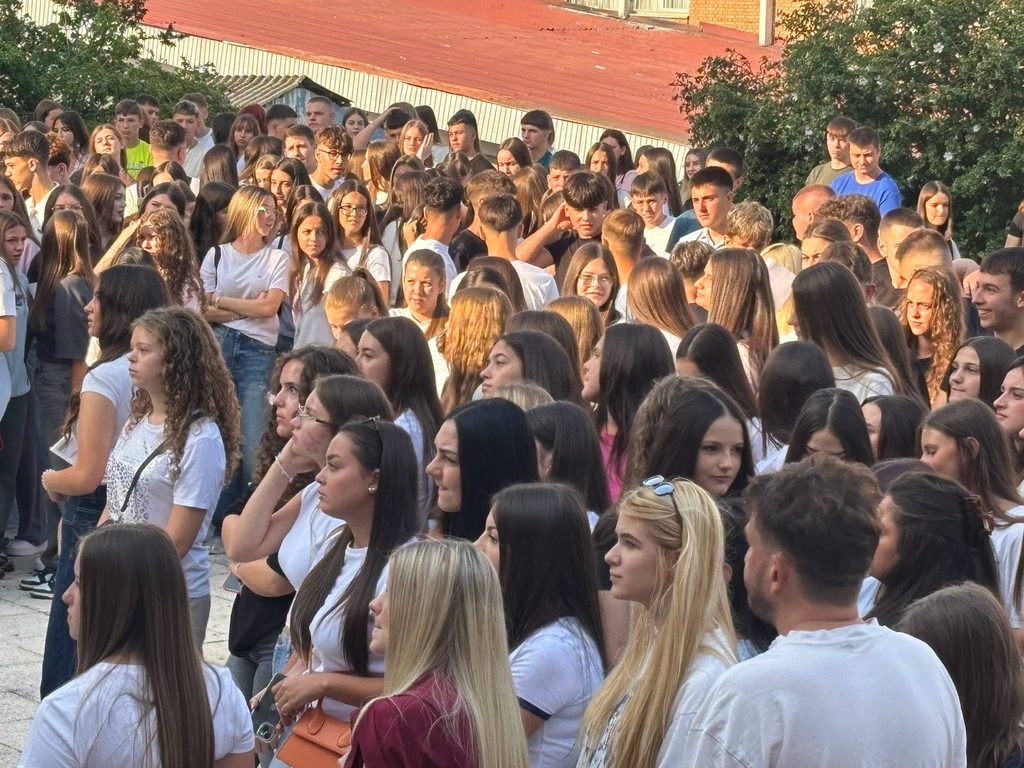 Нова генерација средњошколаца у клупама Економско-трговинске школе