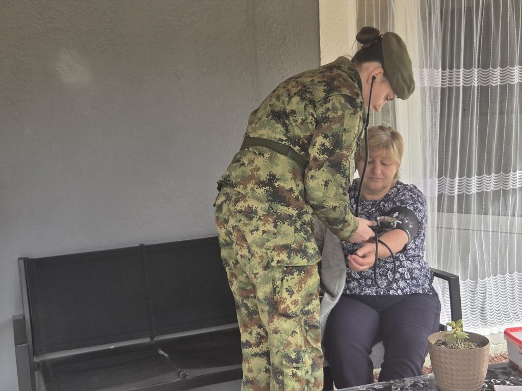 Војни лекари пружили здравствену помоћ мештанима општине Прешево